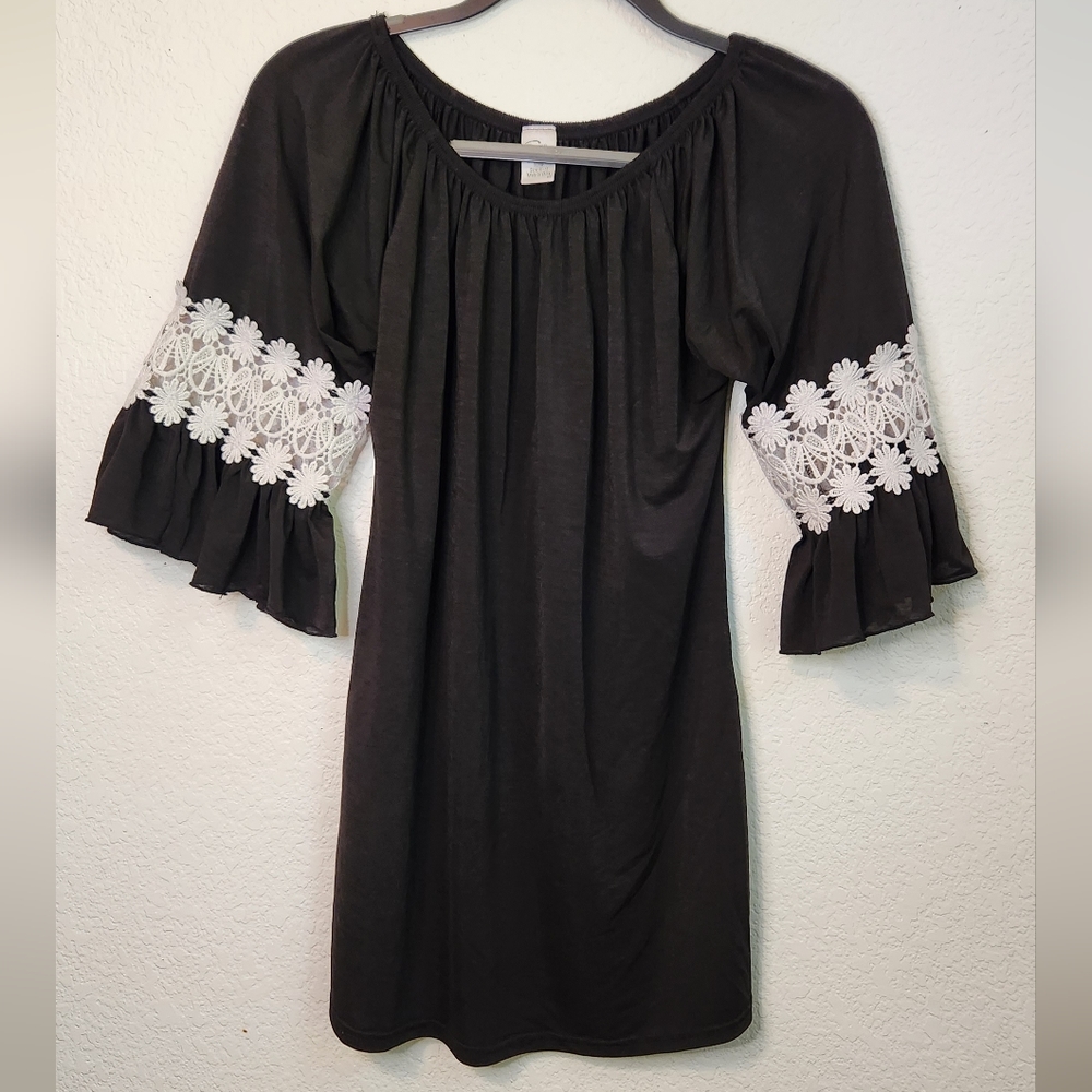 Win Win Black Tunic with White Lace Built into the Sleeves,‎ Size S/M